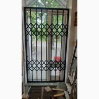 Раздвижные решетки металлические на двери, окна балконы витрины. Производство и установкa
