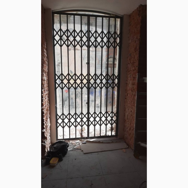 Фото 10. Раздвижные решетки металлические на окна, двери, витрины. Одесса