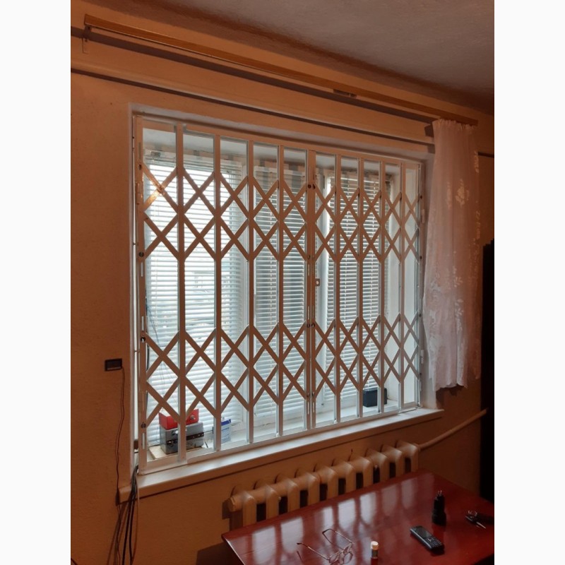 Фото 11. Раздвижные решетки металлические на окна, двери, витрины. Одесса