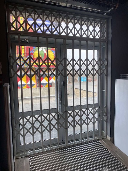 Фото 3. Раздвижные решетки металлические на окна, двери, витрины. Одесса