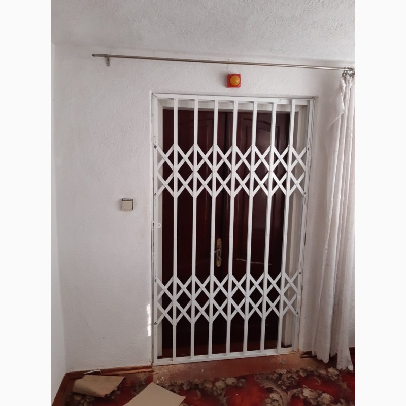Фото 7. Раздвижные решетки металлические на окна, двери, витрины. Одесса