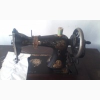 Продам антикварну вінтажну швейну машинку ЗИНГЕР в робочому стані