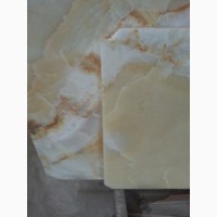 Прямоугольный пласт мрамора либо оникса, обычно толщиной 20-50 мм