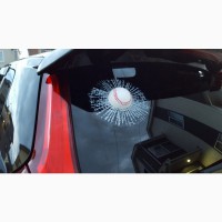 Наклейка на авто Мячик в стекле авто прикол
