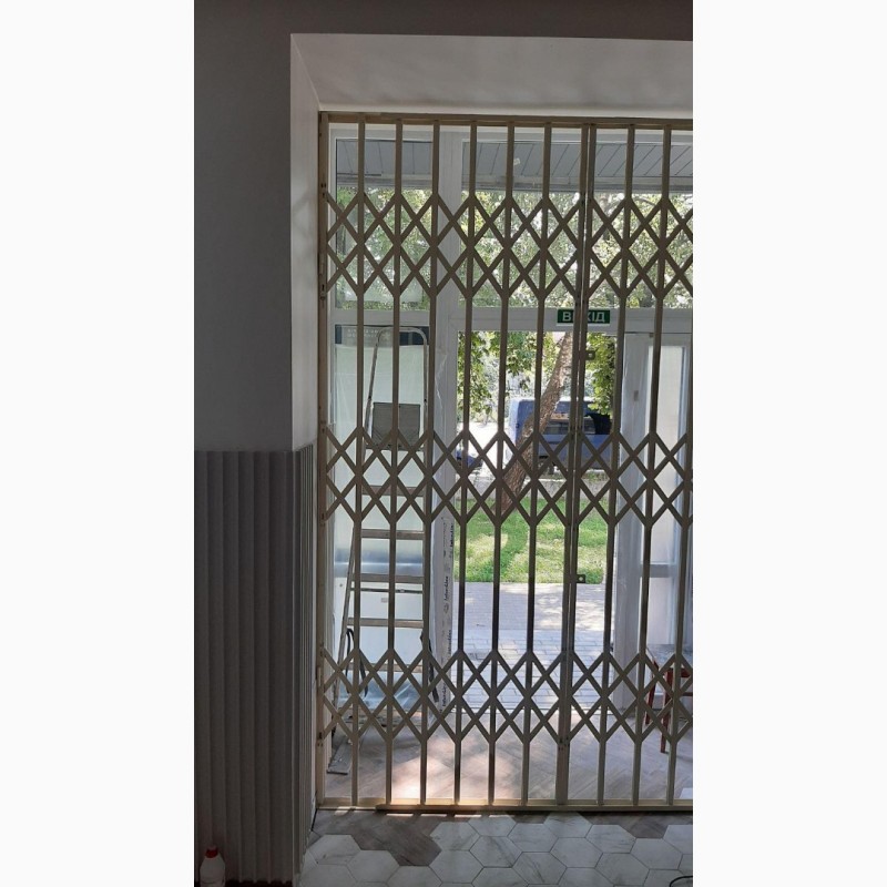 Фото 6. Розсувні решітки металеві на вікна, двері, вітрини. Виробнuцтво установка по Україні
