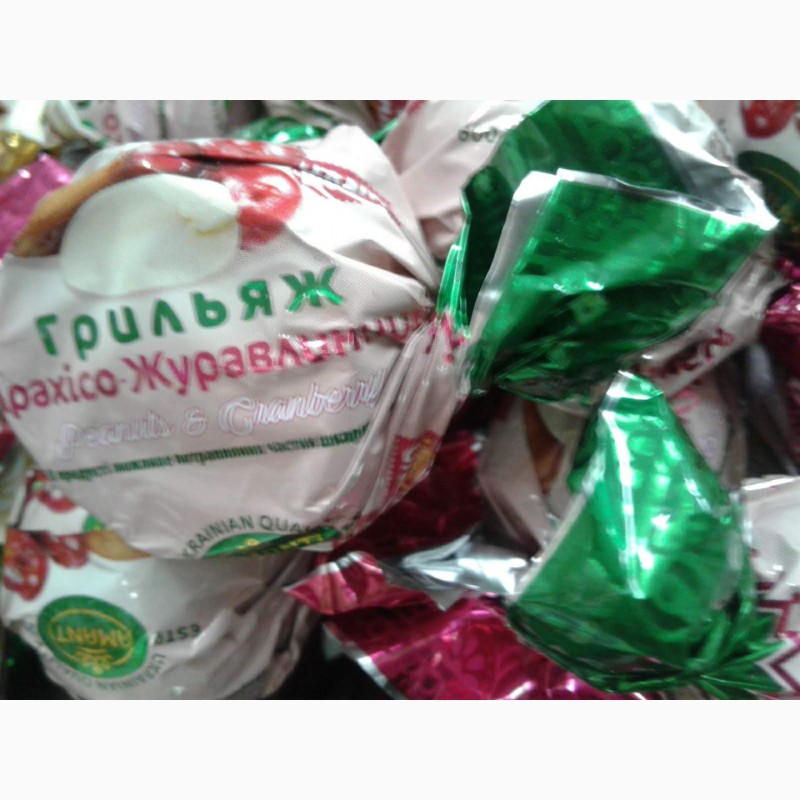 Фото 8. Чернослив в шоколаде. шоколадные конфеты в ассортименте