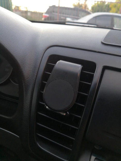 Фото 6. Универсальный автомобильный держатель телефона на вентиляционном отверстии