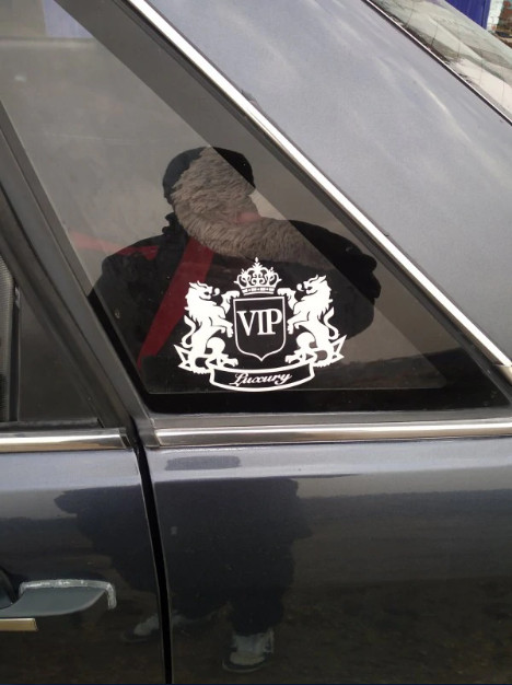 Фото 6. Наклейка на авто-мото VIP Белая светоотражающая