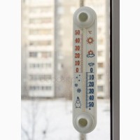 Термометр уличный (он же оконный ). Диапазон температуры: от −50 C до +50 C