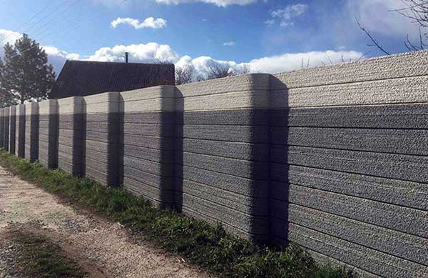 Фото 7. Крафтовый забор современный и стильный дизайн