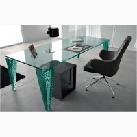 Итальянская мебель из стекла и стеклянные изделия: столы, стулья, тумбочки, полки