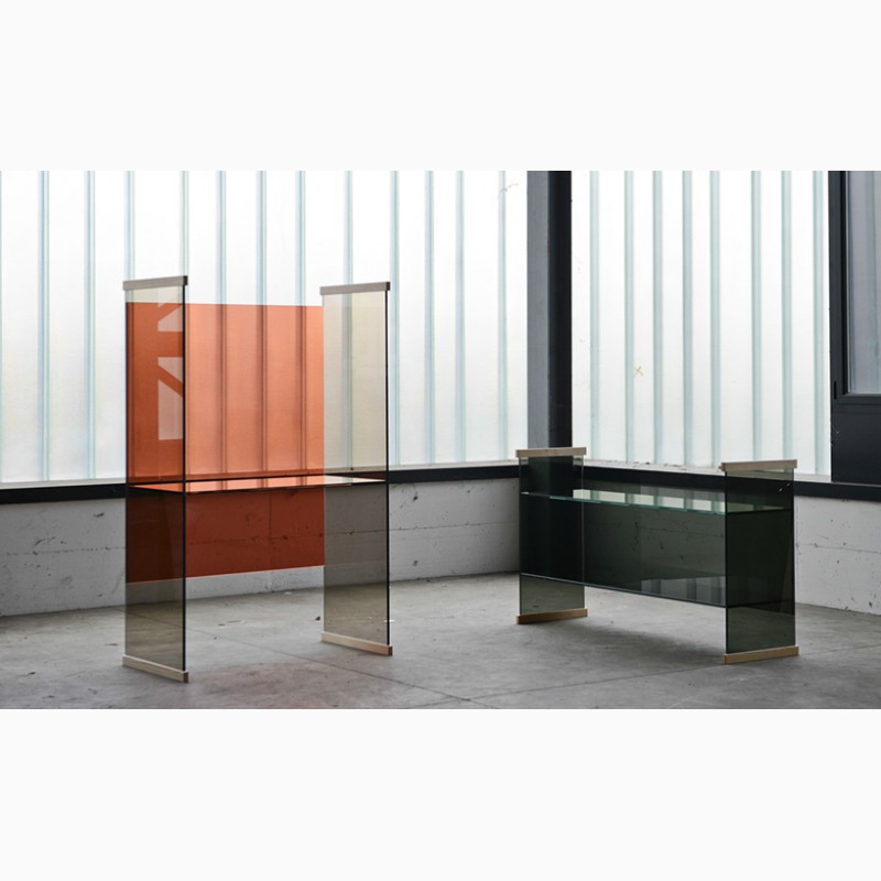 Фото 4. Итальянская мебель из стекла и стеклянные изделия: столы, стулья, тумбочки, полки