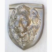 Барельеф - голова «Мудрый лев»