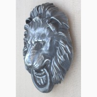 Барельеф - голова «Лев с кольцом в зубах»