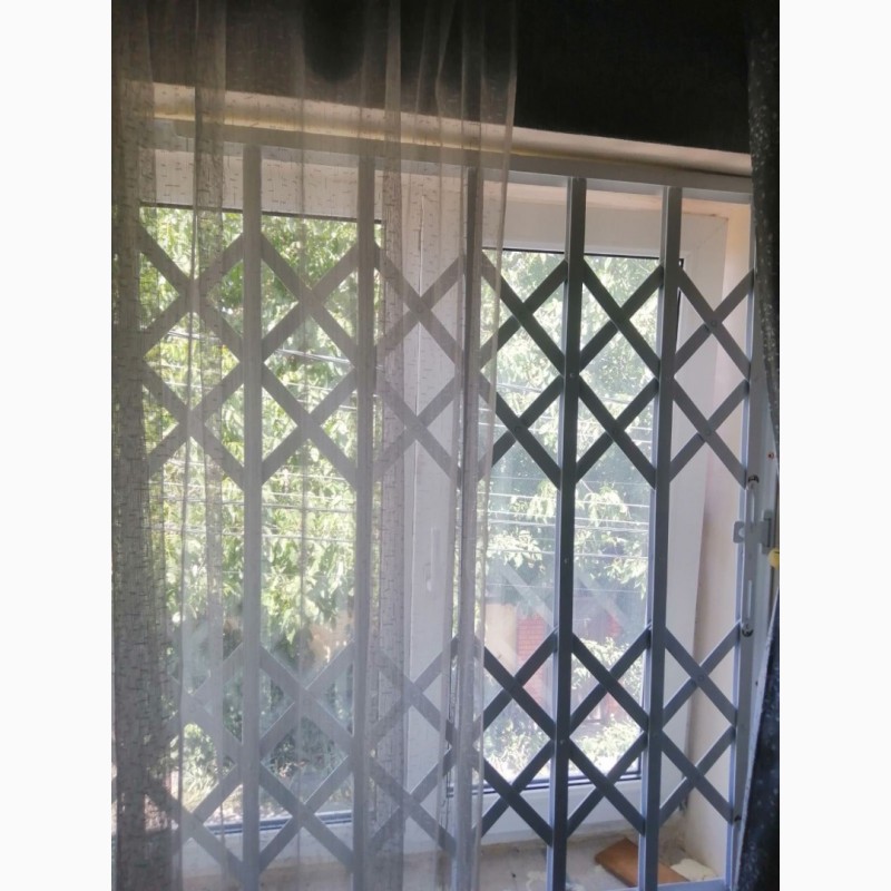 Фото 10. Раздвижные решетки металлические на окна, двери, витрины Xарьков