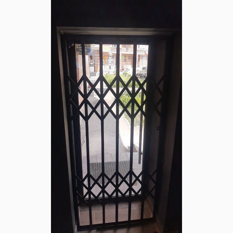Фото 19. Раздвижные решетки металлические на окна, двери, витрины Xарьков