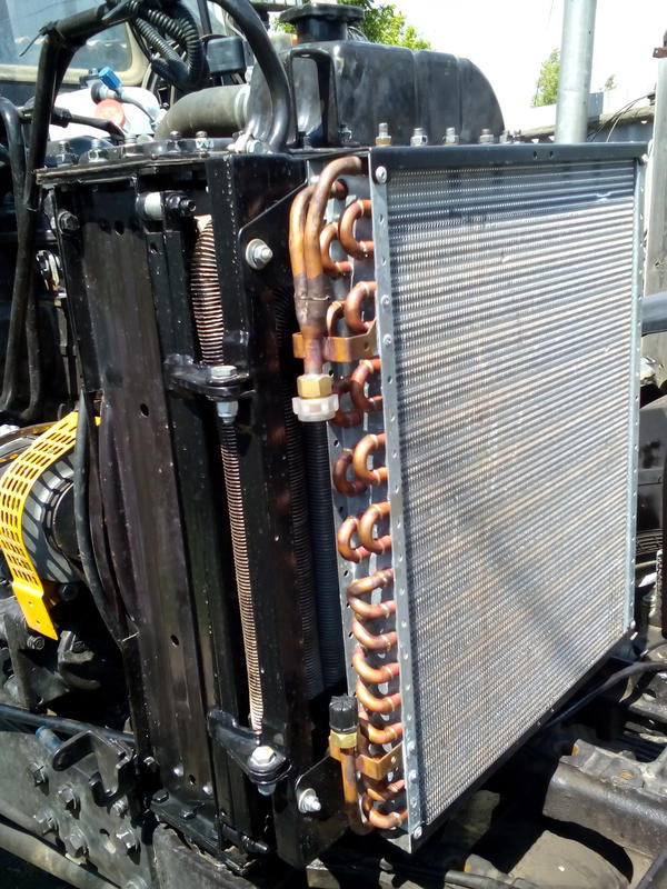 Фото 3. Радиатор конденсатор кондиционера трактора МТЗ 82.1 455x508x48 мм. (подкапотный медный)