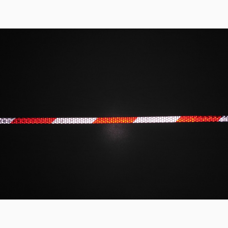 Фото 3. Светоотражающая полоска длина 7.90 м. Белая с красным