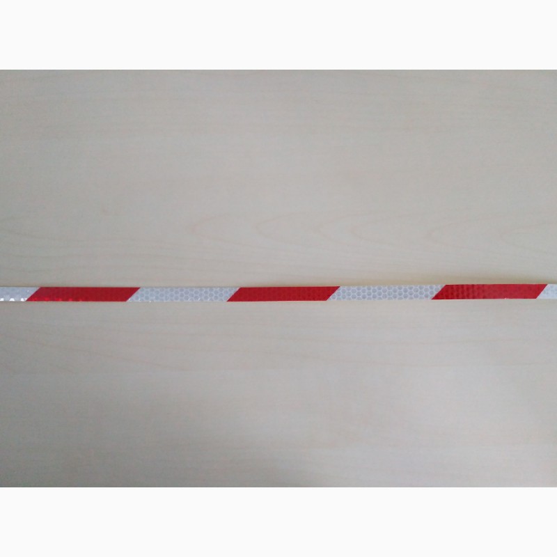 Фото 7. Светоотражающая полоска длина 7.90 м. Белая с красным