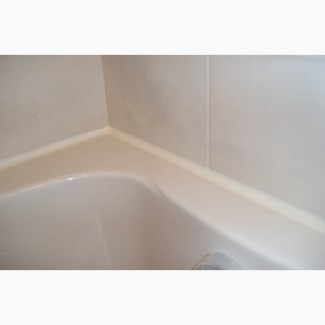 Стык примыкание зазор бордюр между ванной и стеной из эпоксидной затирки