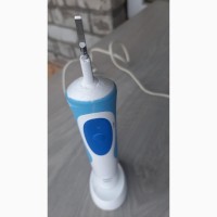 Электрическая зубная щетка Braun (Германия)
