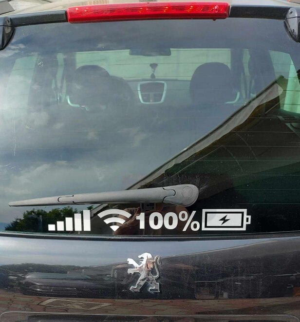Фото 3. Наклейка на авто wi-fi светоотражающая 45 см