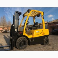 Вилочный погрузчик Hyster с мачтой триплекс и боковым смещением